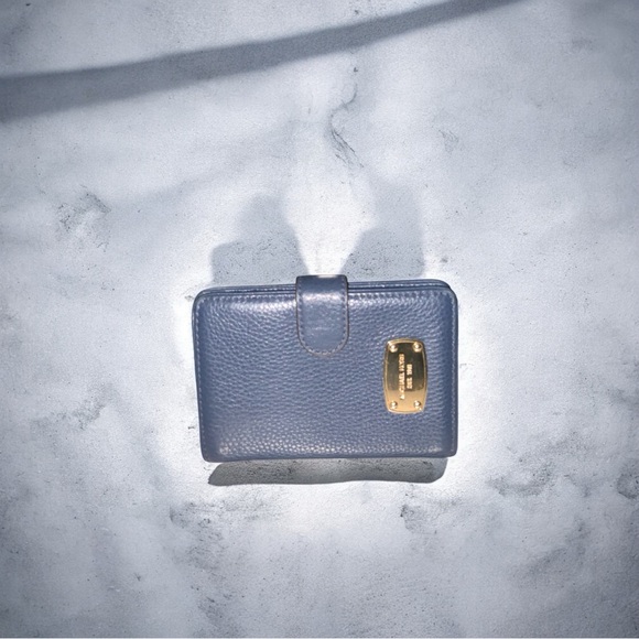 MICHAEL Michael Kors Jet Set Travel Passport Case - Picture 2 of 9